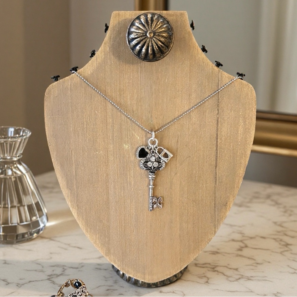 Gorgeous Black and Silver Toned Heart Lock and Key Pendant Necklace - Picture 12 of 17